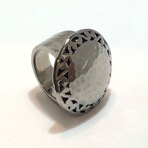 Hammered Metal Dome Ring Size 6.5 Silver Tone Wide Band Large Shield - Picture 3 of 14